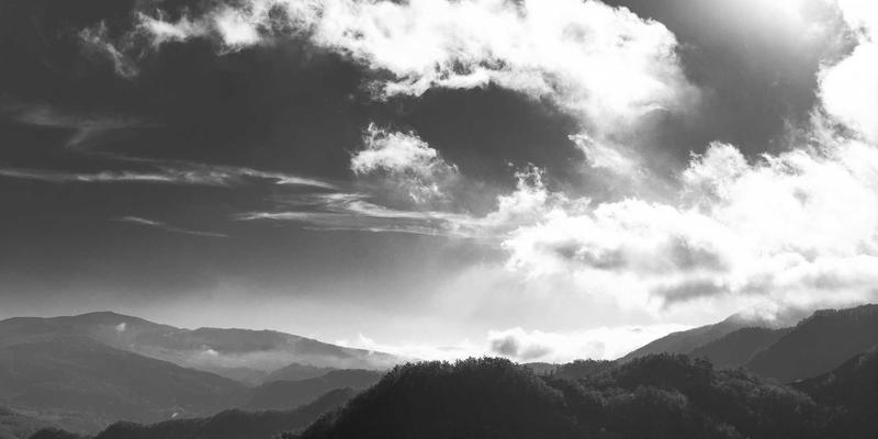 像素艺术中的色彩理论：有限调色板与视觉层次构建