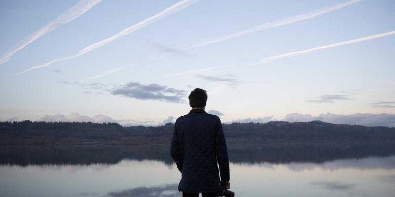 游戏角色动画进阶：从像素艺术骨骼绑定到复杂状态机与运动融合技术